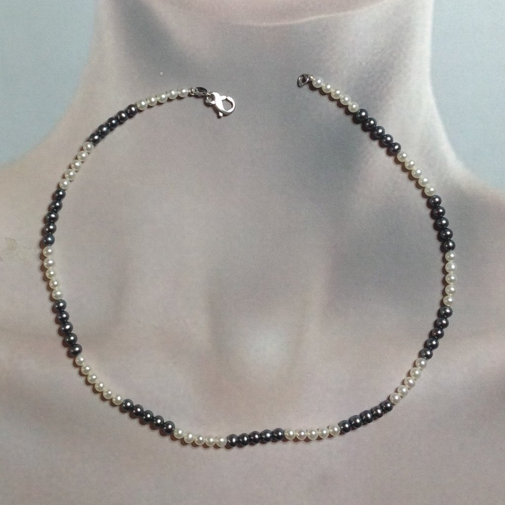 Black And White Freshwater Pearl Necklace 20$